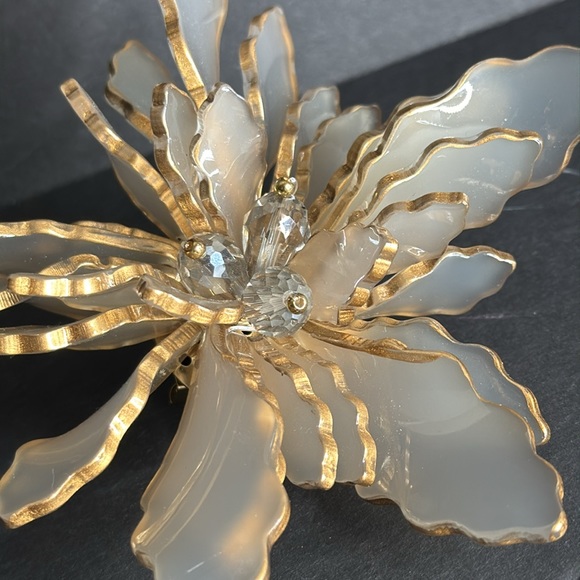 Large Celluloid Flower Statement Brooch - Picture 12 of 15